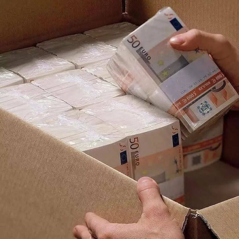 Authentic-Looking counterfeit 100€ Bills