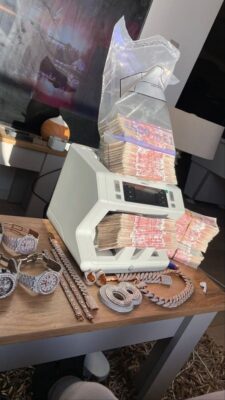 Buy Canadian 100 Dollar Notes in Quebec